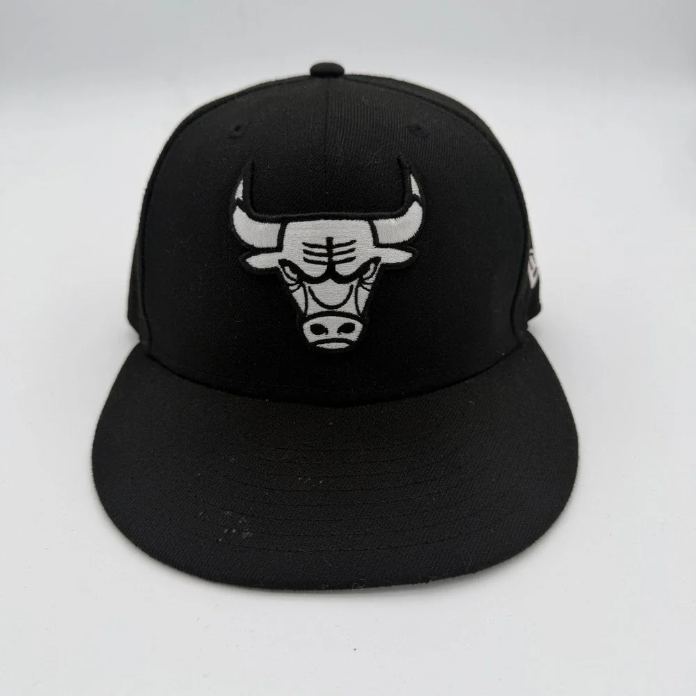 New Era 9FIFTY Chicago Bulls Snapback Hat Youth Black White NBA Flat Brim Cap